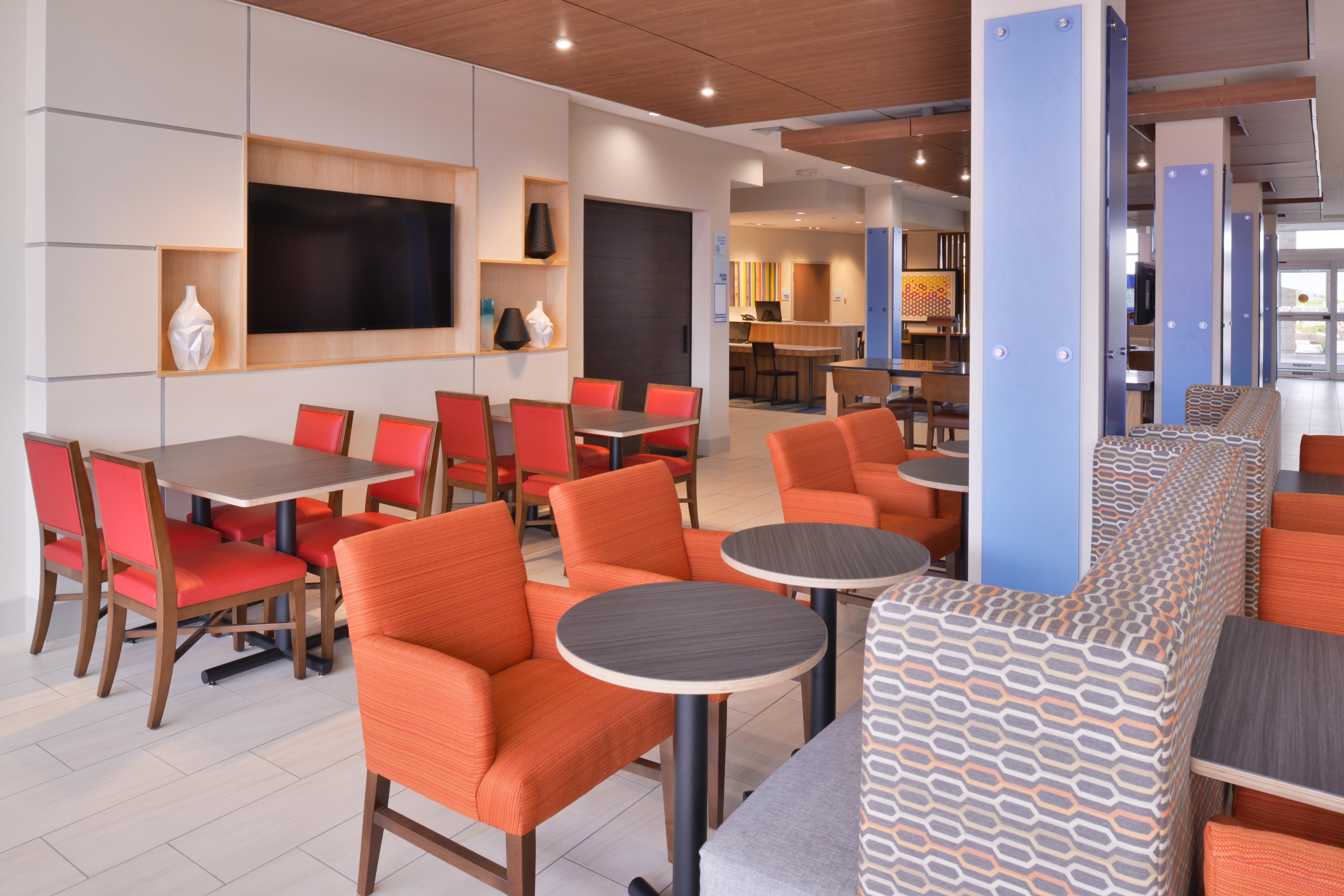 Holiday Inn Express & Suites Madison By Ihg Dış mekan fotoğraf