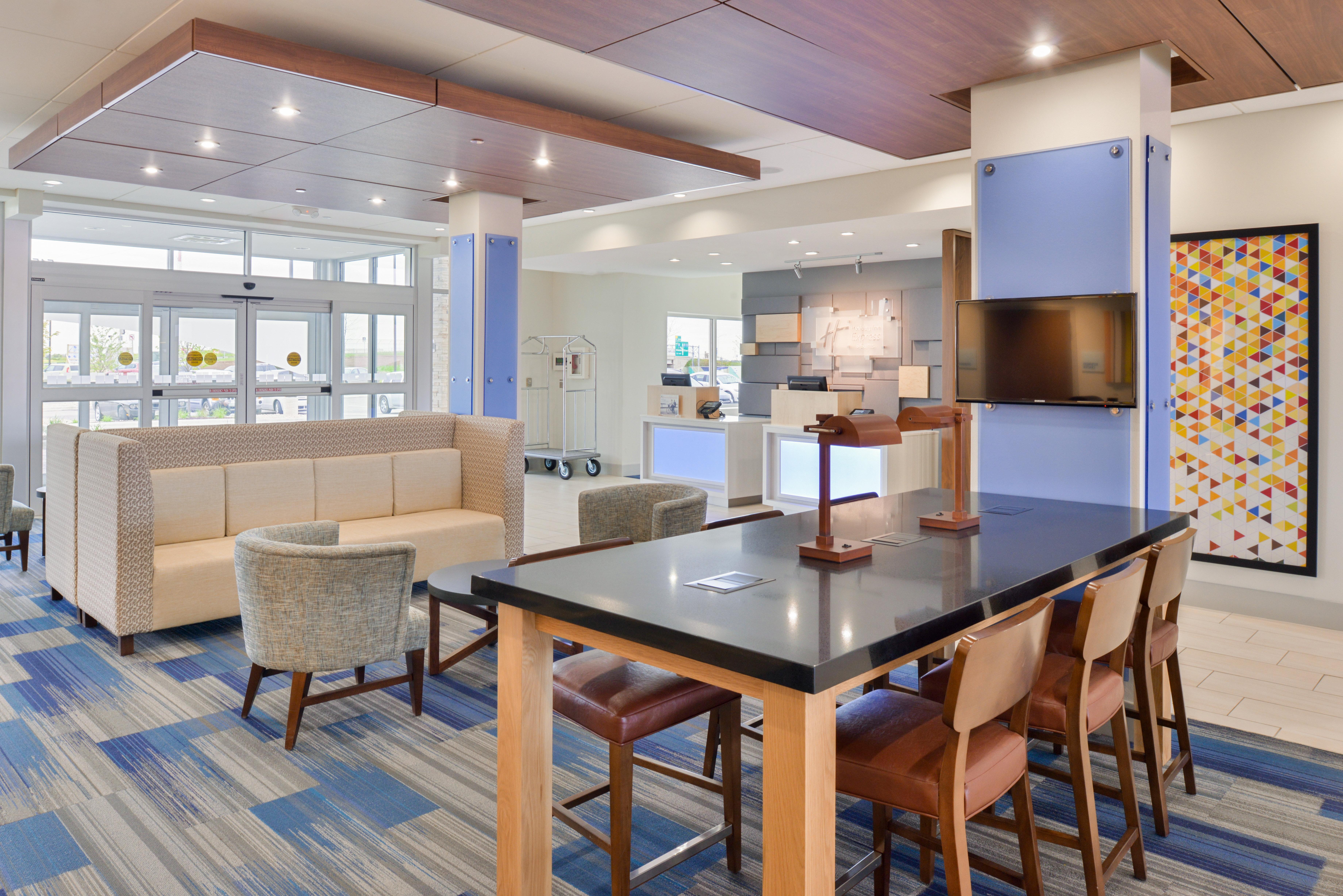 Holiday Inn Express & Suites Madison By Ihg Dış mekan fotoğraf