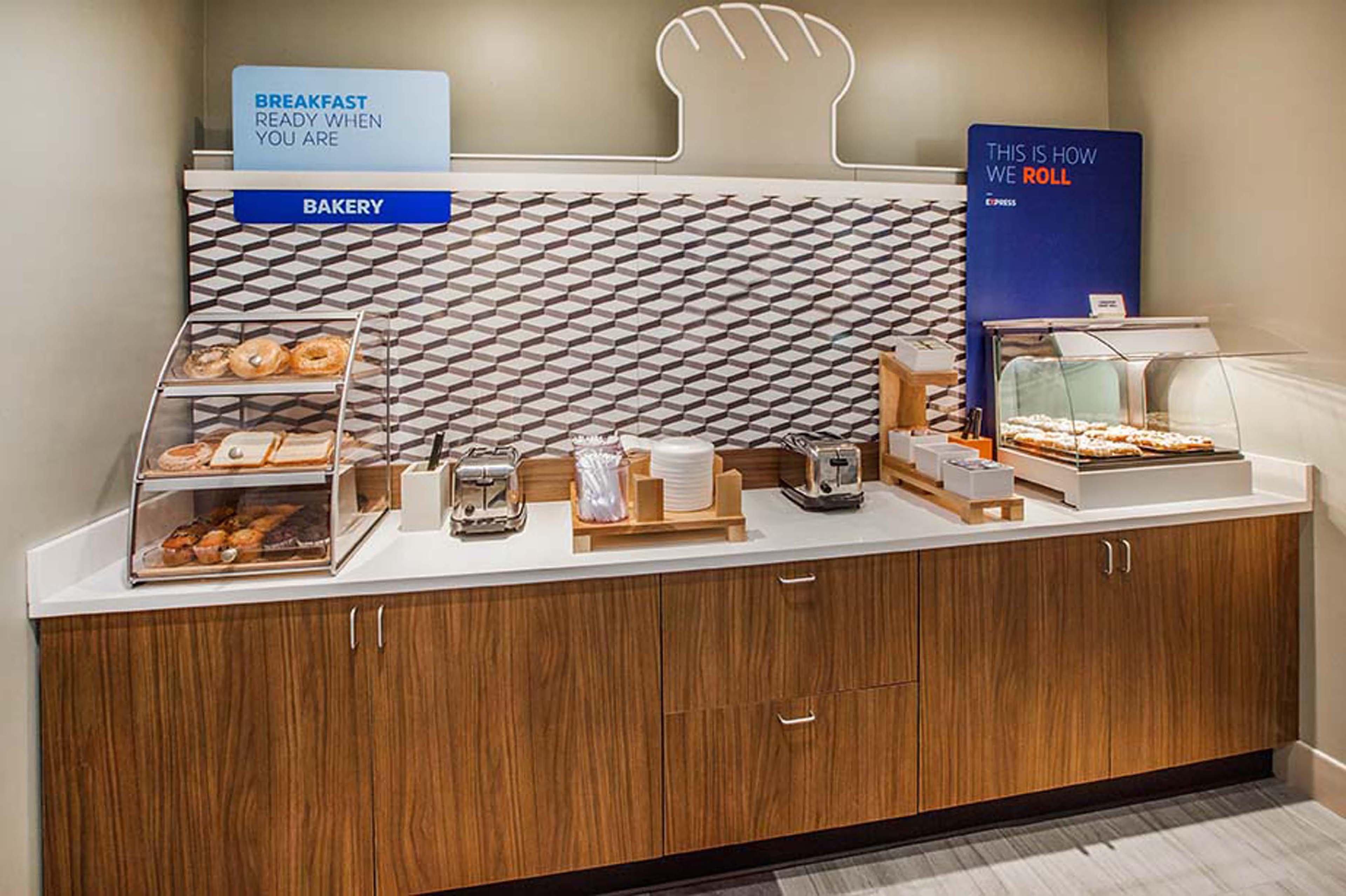 Holiday Inn Express & Suites Madison By Ihg Dış mekan fotoğraf